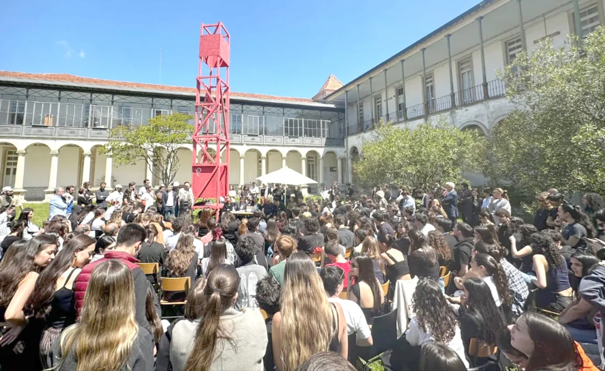 Reitor No Colégio Das Artes T