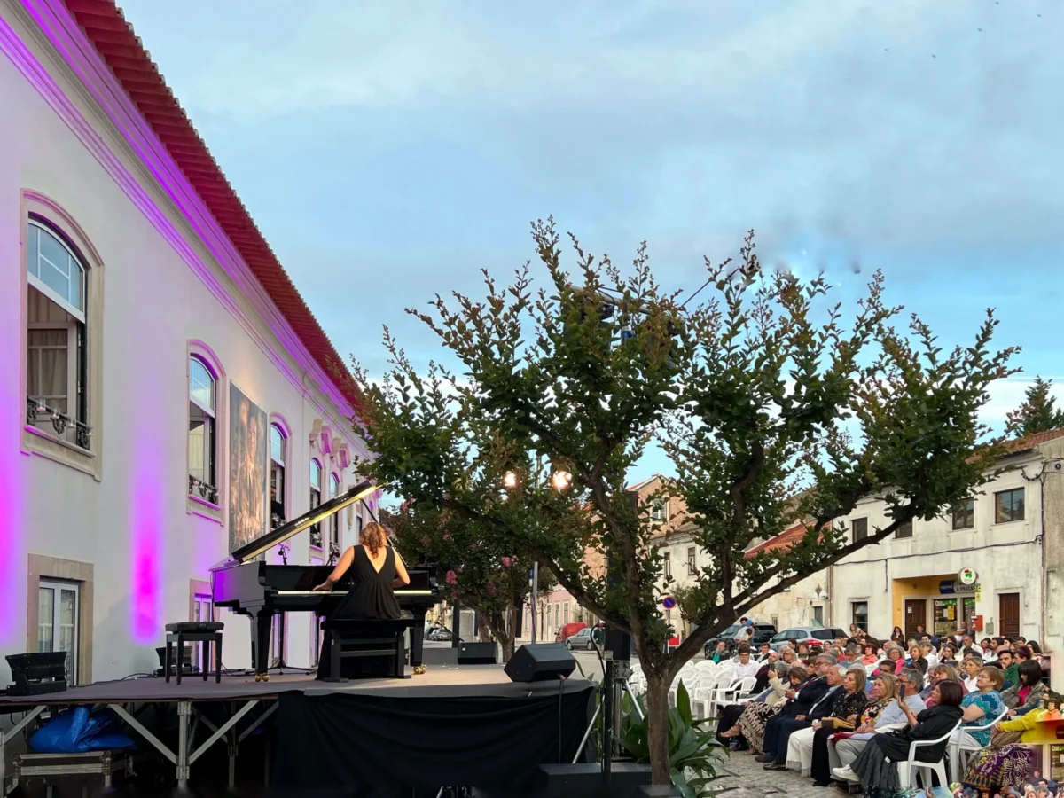 Janelas Abertas António Fragoso Cantanhede