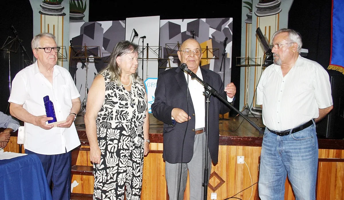 Homenagens Dez De Agosto