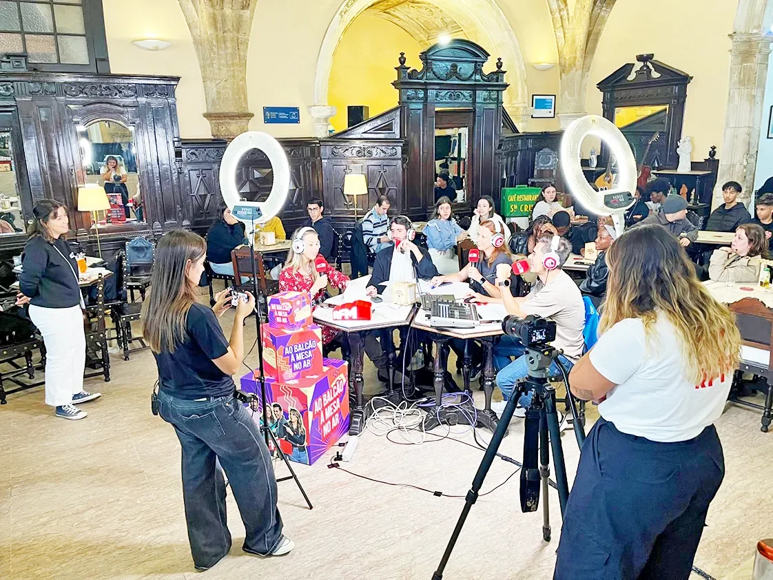 Emissão Rfm De Café Da Manhã No Café Santa Cruz