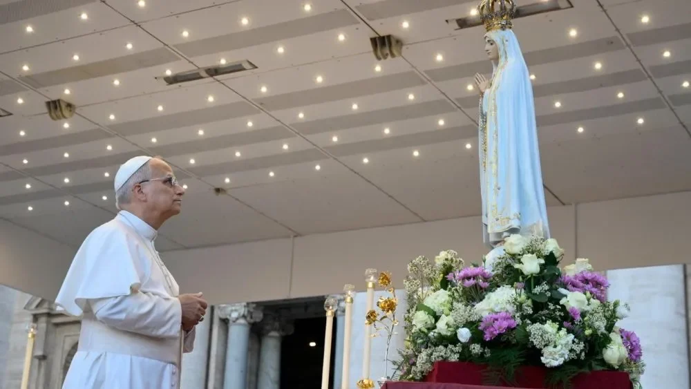 Papa Junto Imagem De Nossa Senhora De Fátima