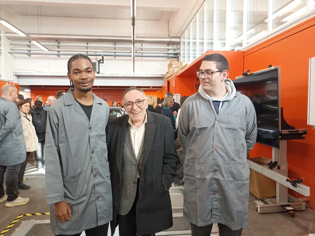 Alunos E Professor Escola Avelar Brotero