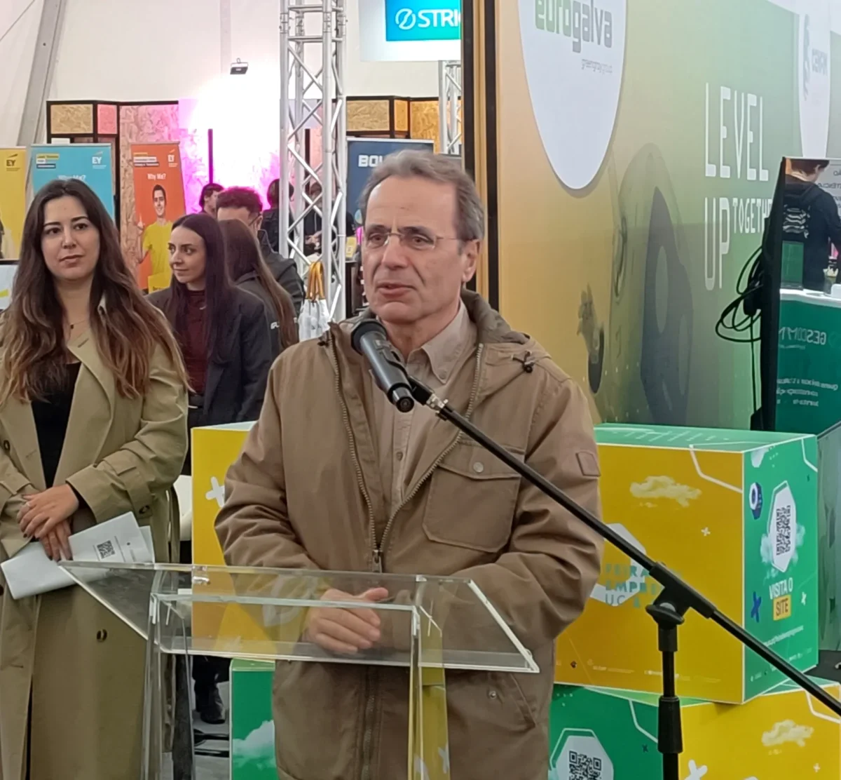 Amílcar Falcão Feira Emprego T