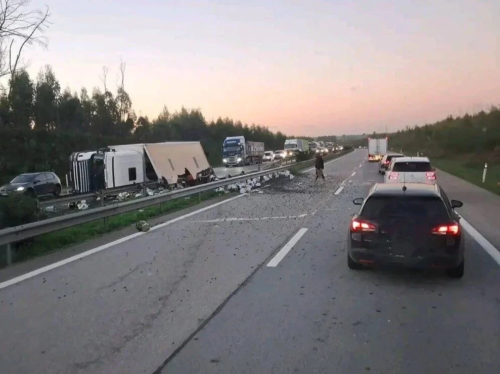 Camiao Acidente Na A1 Com Ferido Grave