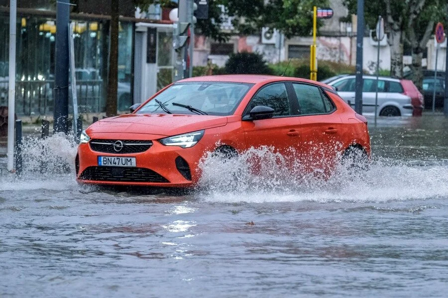 Chuva Carro Lusa