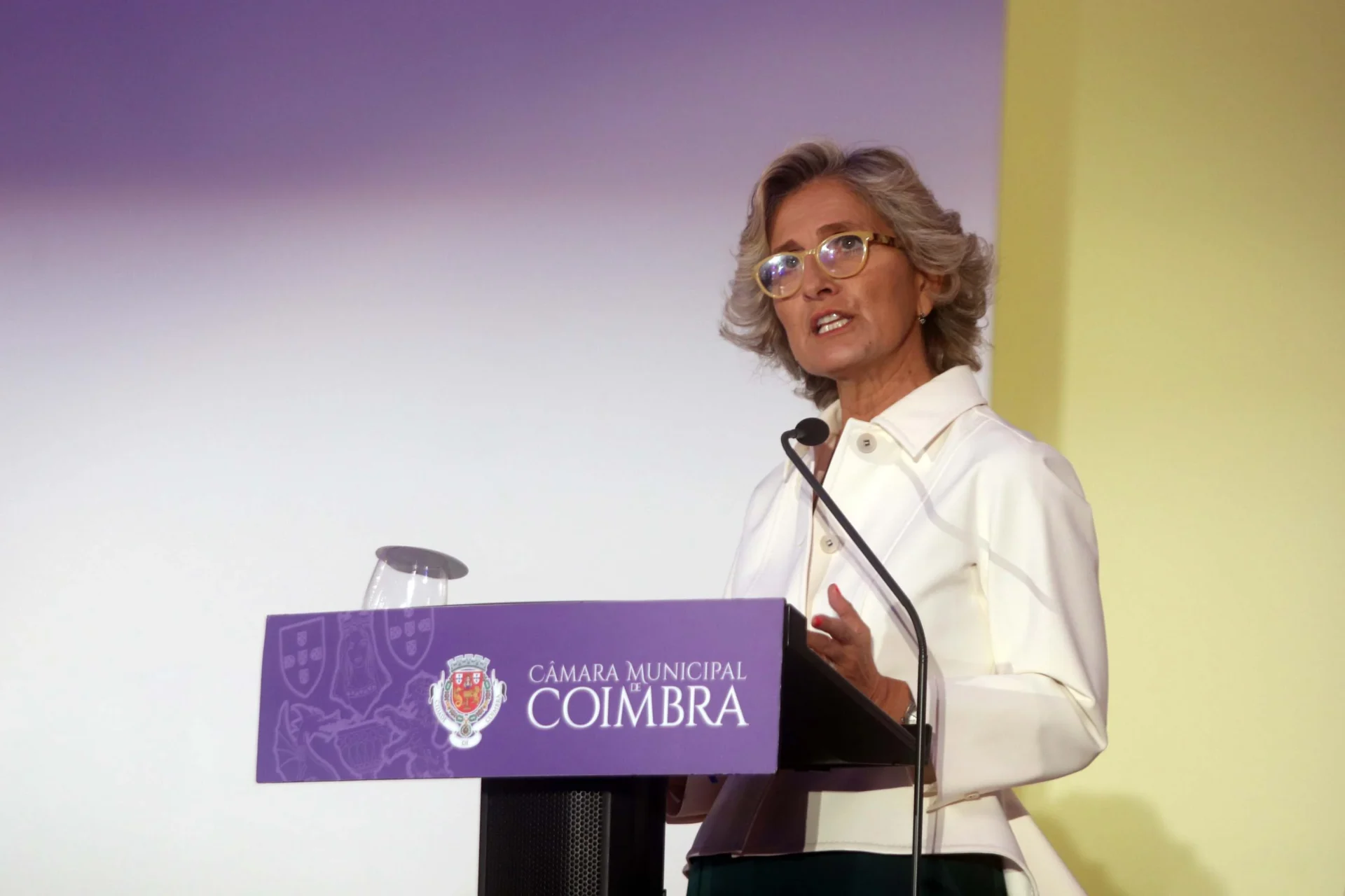 Posse De Ana Abrunhosa Fig 23