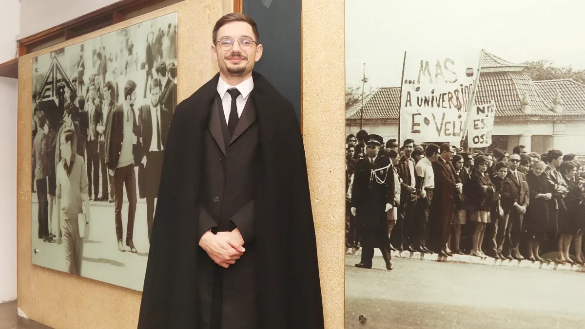 Entrevista A Carlos Magalhães De Pé