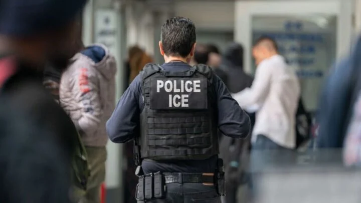 Policia Emigração Eua