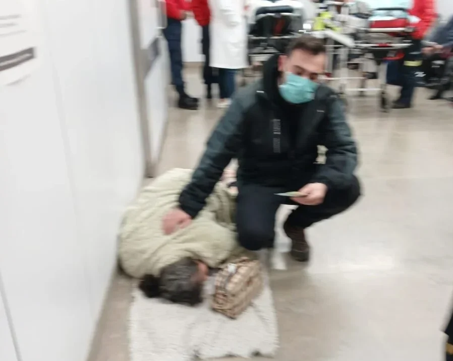 Doente No Chão Dos Huc