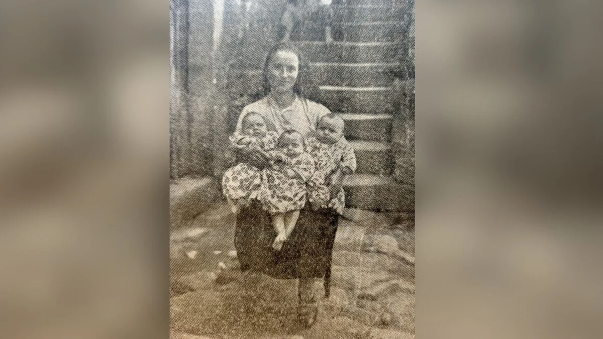 Maria Da Glória Lopes Com Os Seus Três Rapazes