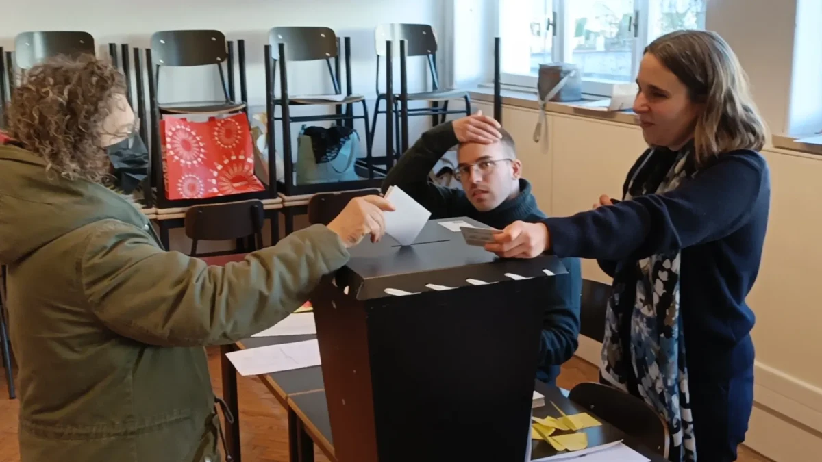 Pessoa A Votar Presidenciais