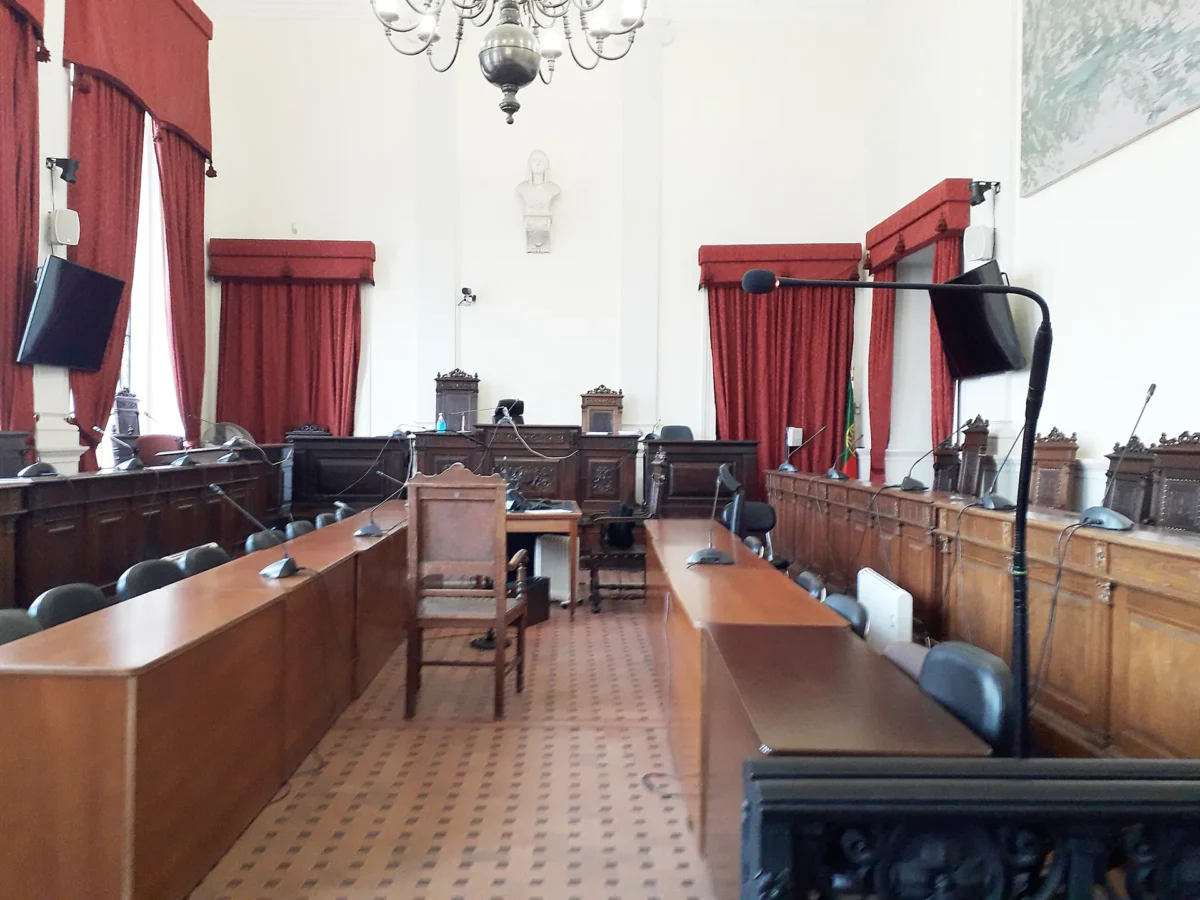Tribunal T