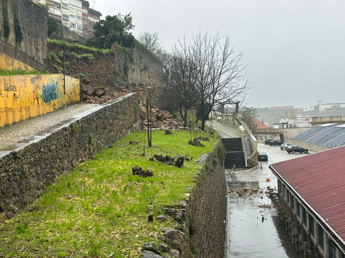 Derrocada Cerca De Santo Agostinho Mercado Municipal
