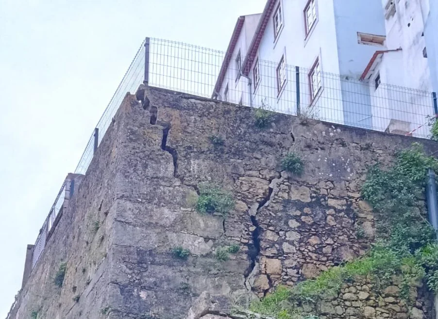 Derrocada Na Cerca De Santo Agostinho 2