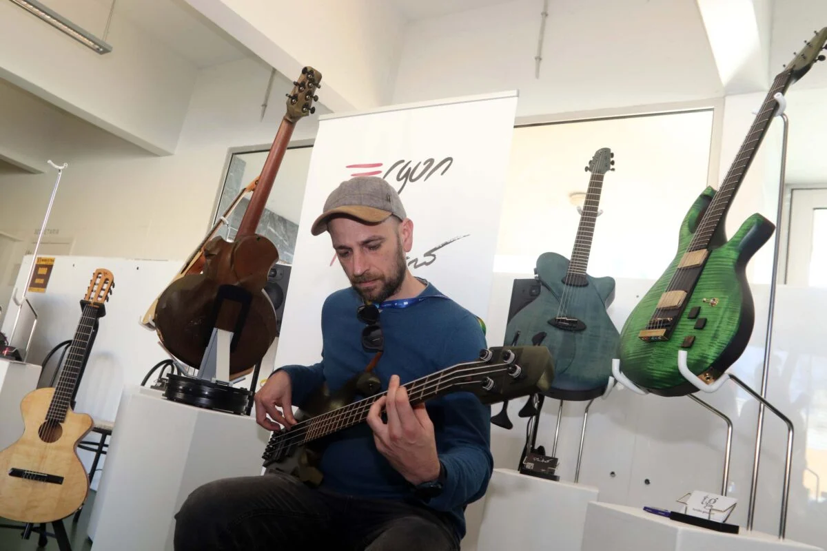 A Mon(s)tra Luthiers Asmusitec Fig (9)