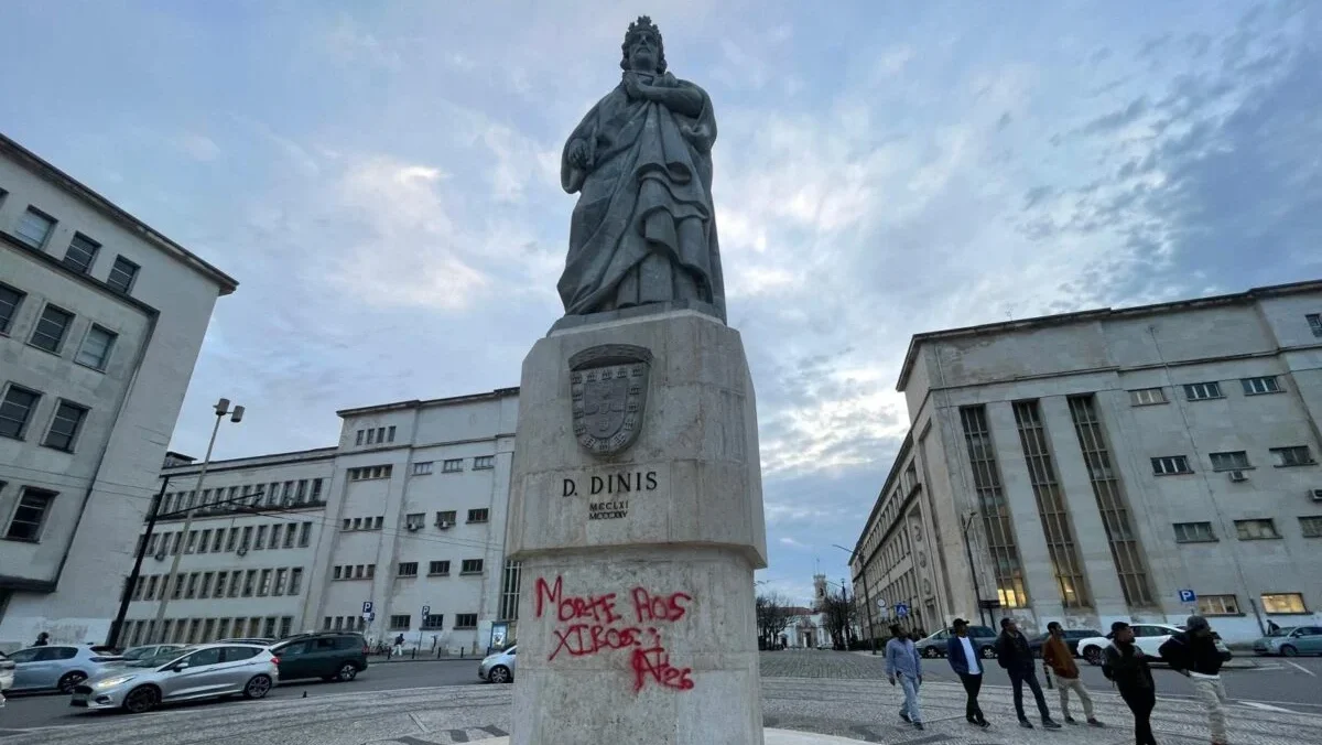 Estátua D Dinis