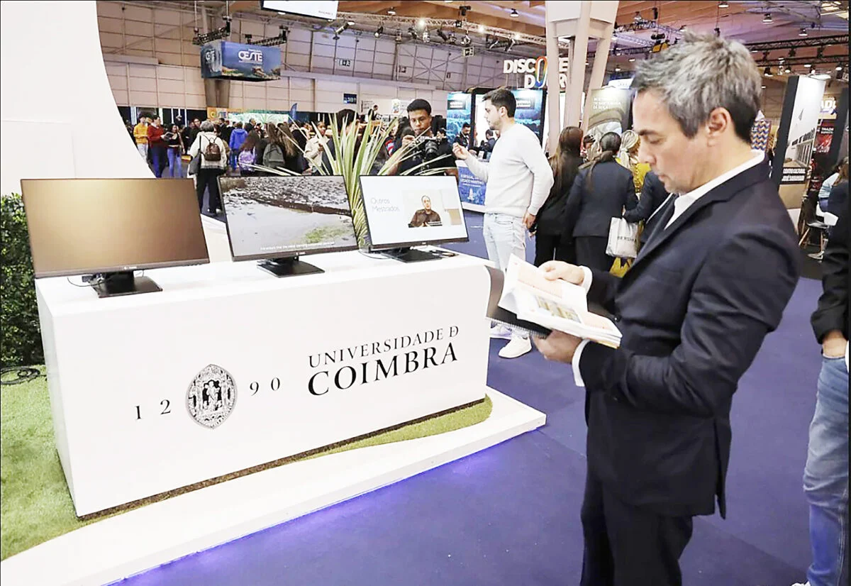 Universidade No Stand Da Figueira
