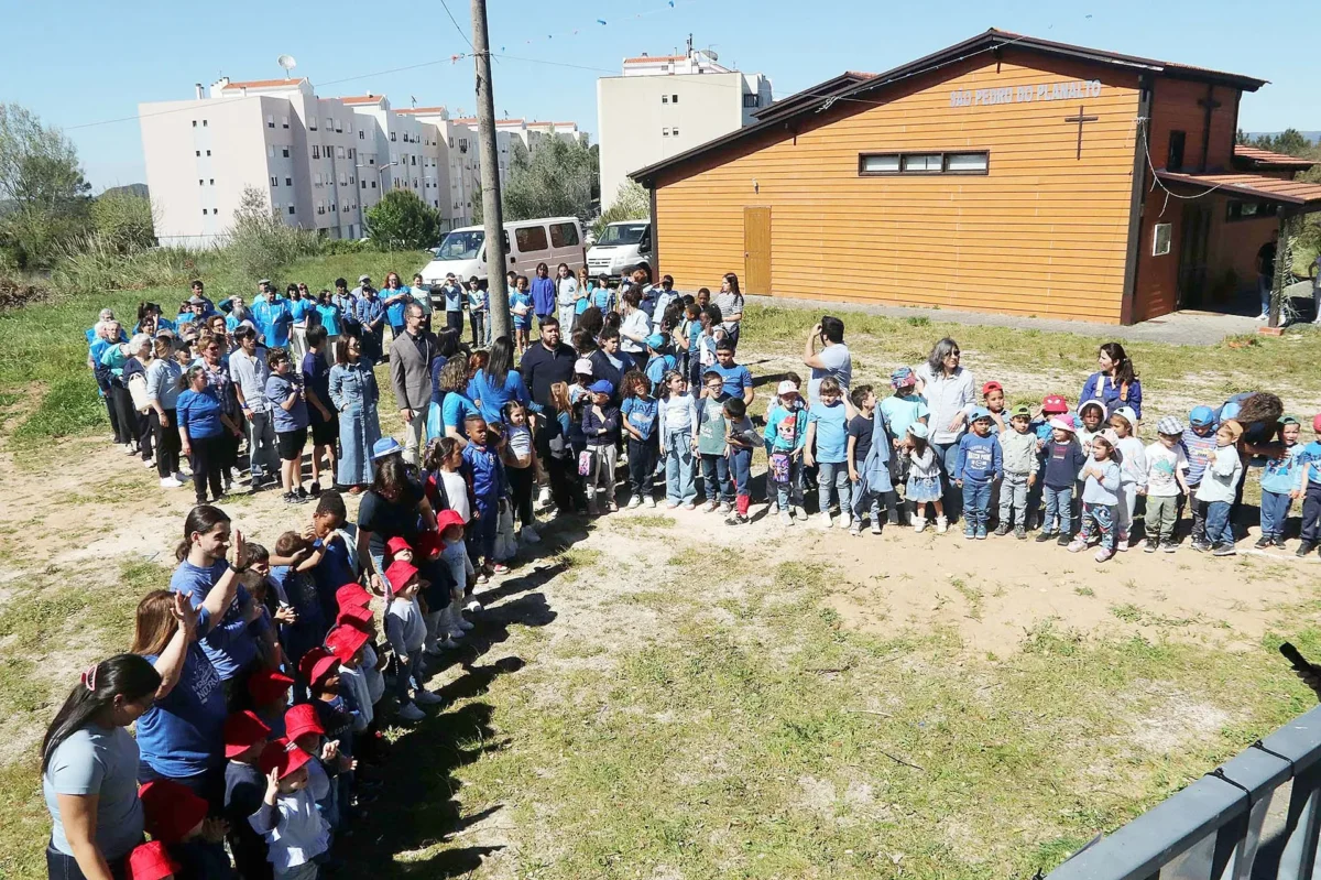 Vestir O Bairro De Azul