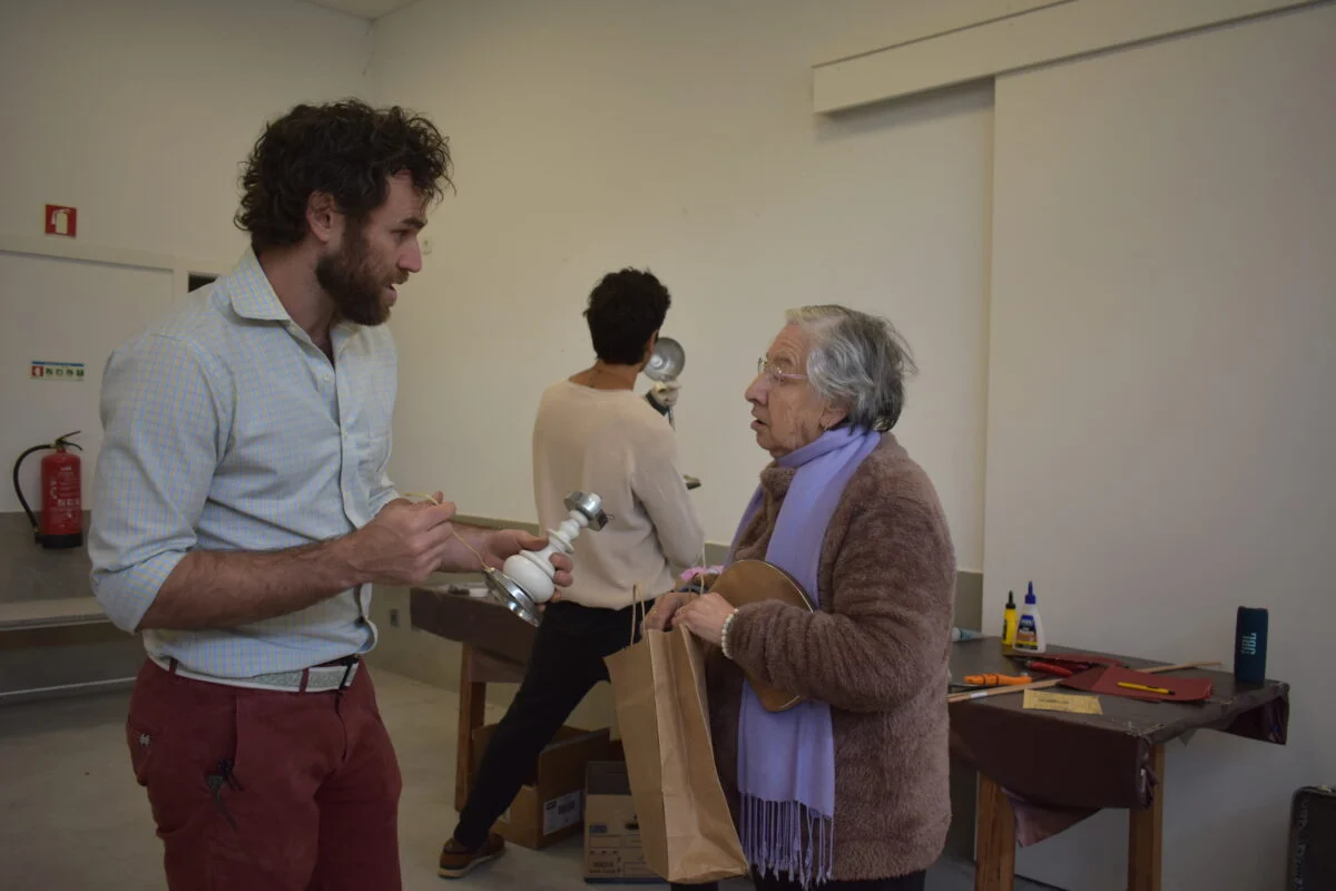 Café De Reparações Em Podentes