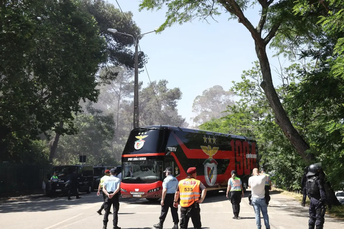 Equipa Do Benfica Chega A Alvalade Jn