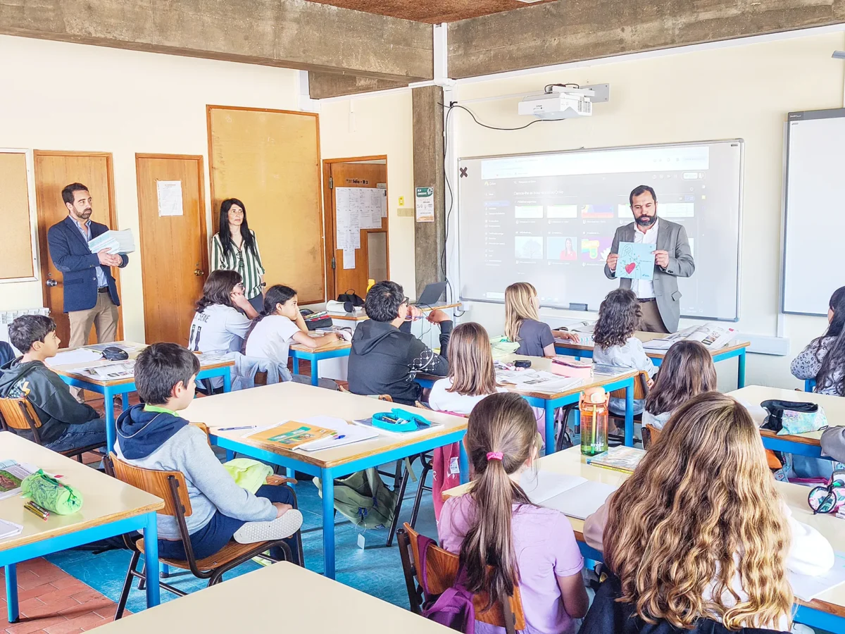 Poiares Entrega Livros