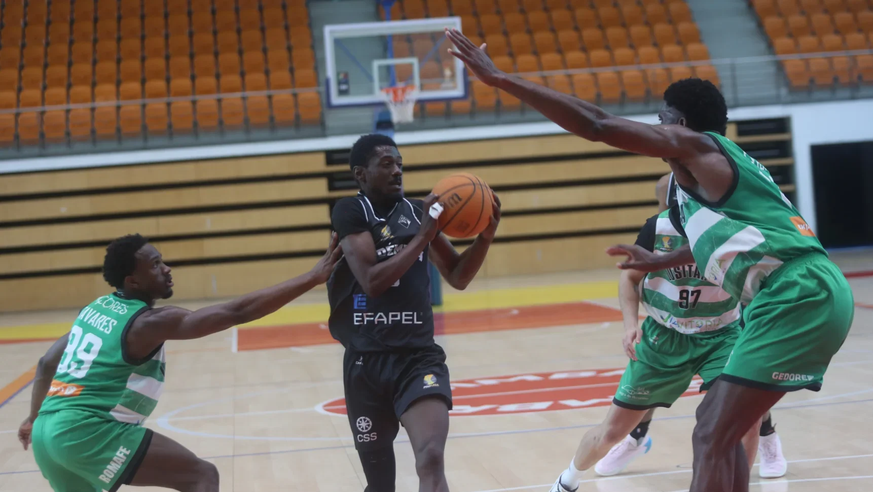 Proliga Aac X Lus Açores
