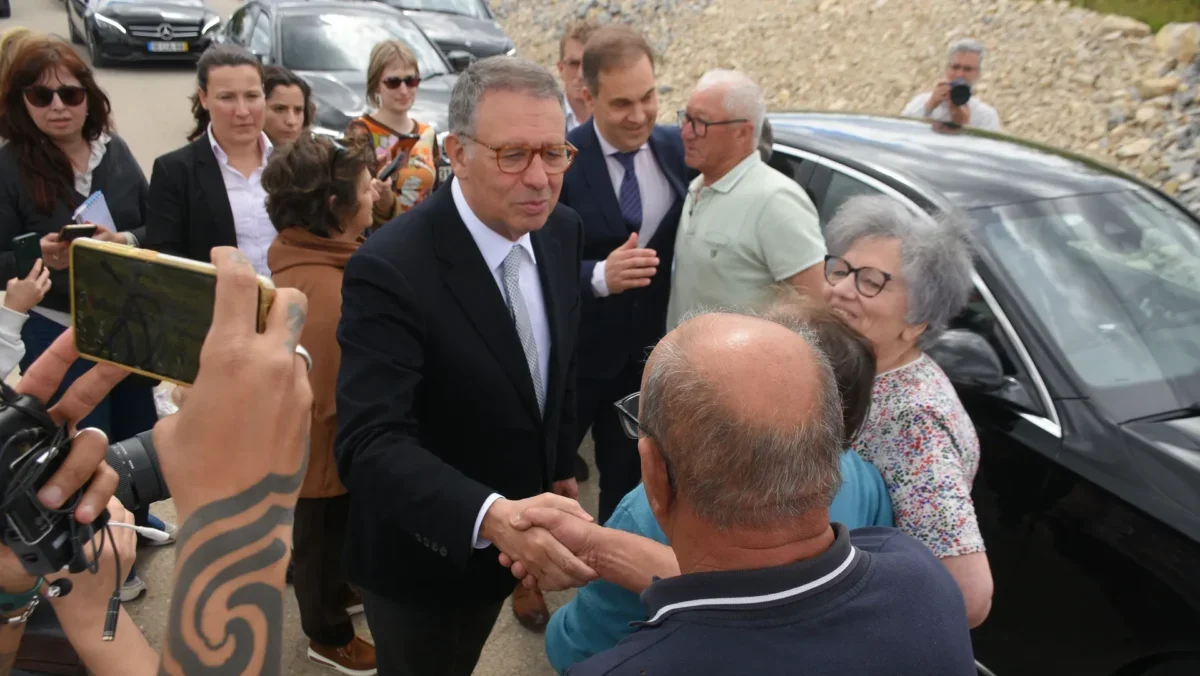 Seguro Cumprimenta População Em Vila Nova De Anços
