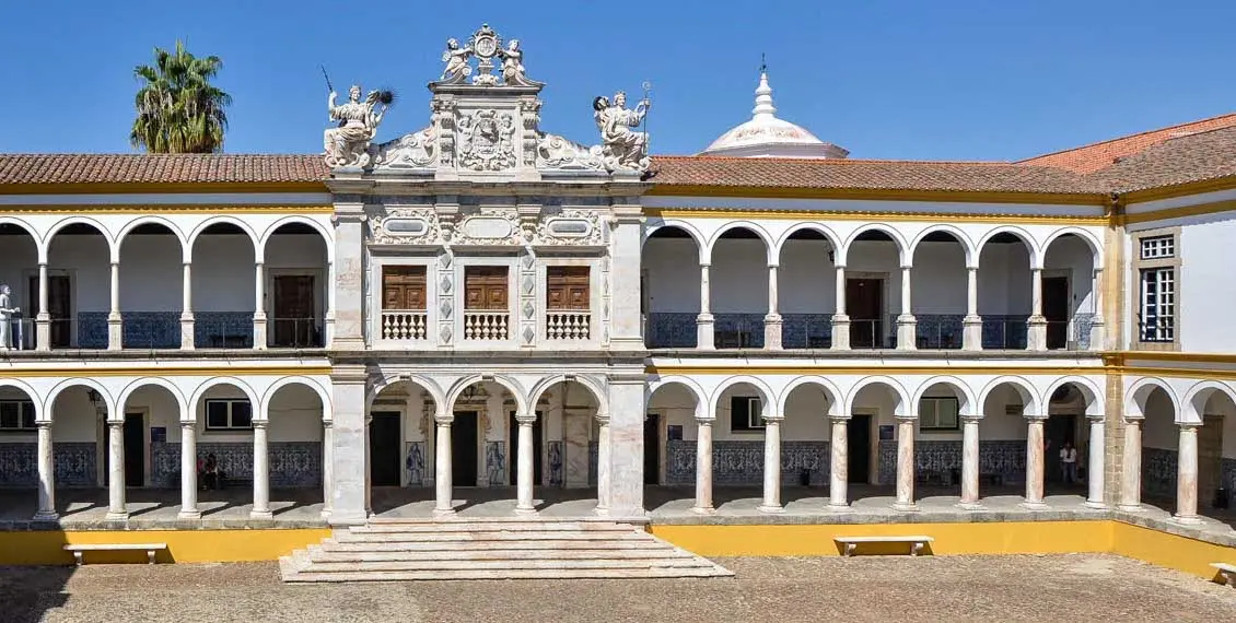 Universidade De Evora