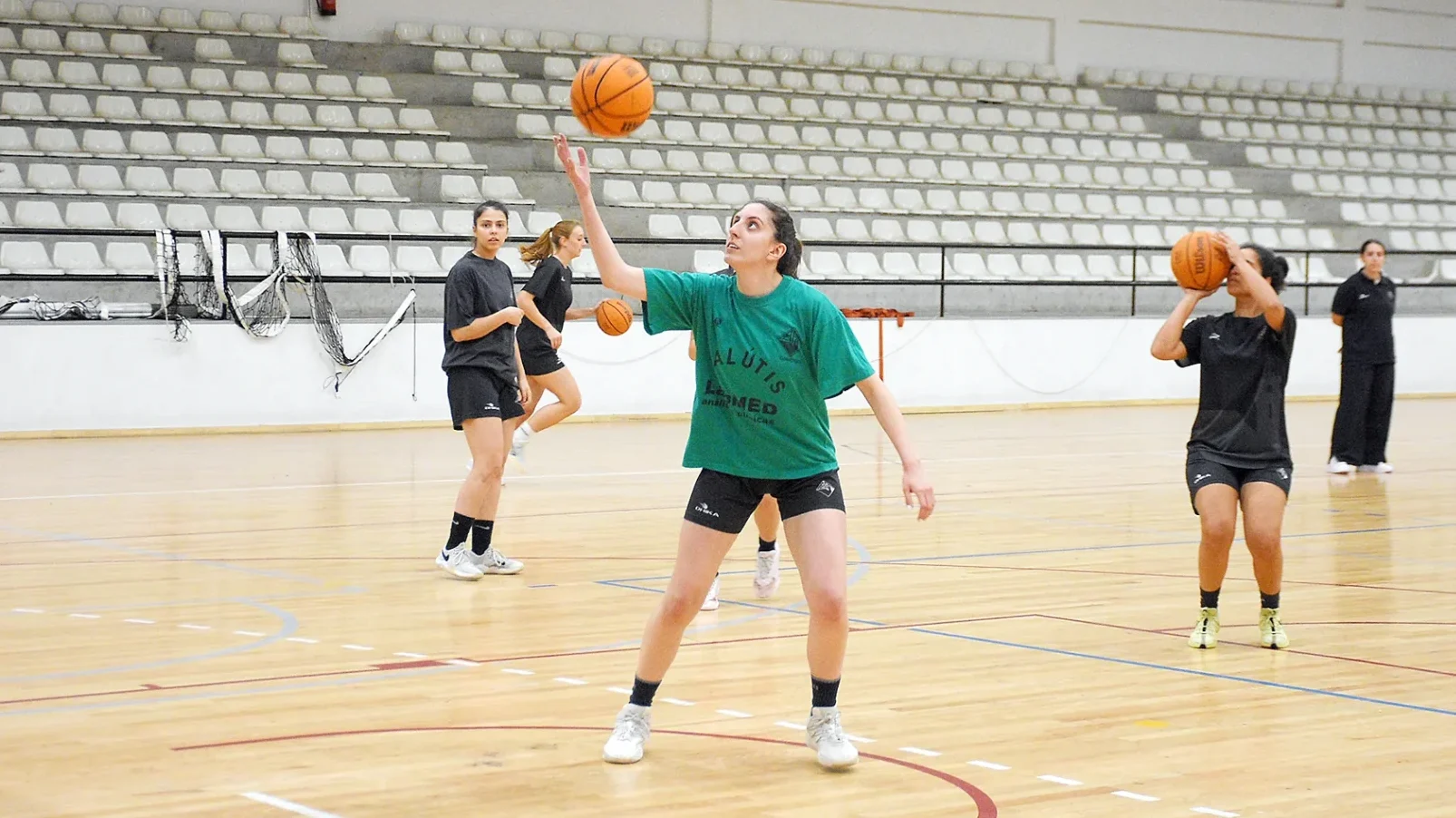 Basket Feminino Aac Antv