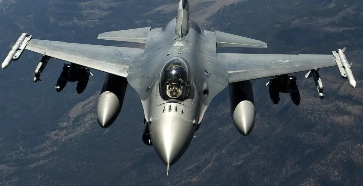 F16