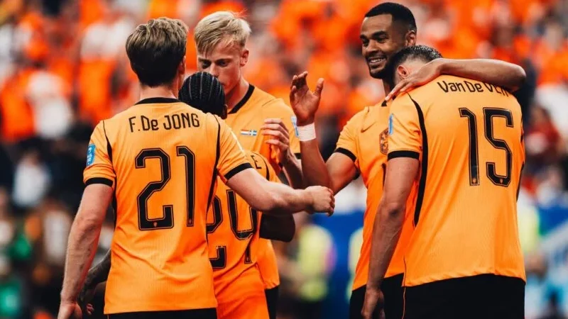 Holanda Goleia Suécia 20 Junho