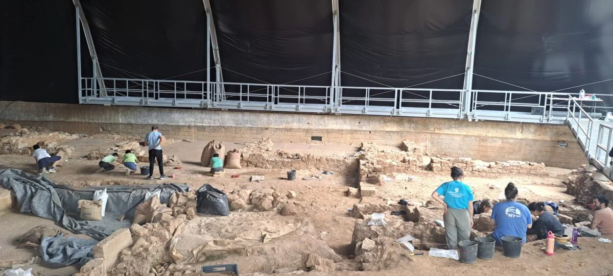 P16 Jovens Arqueologos