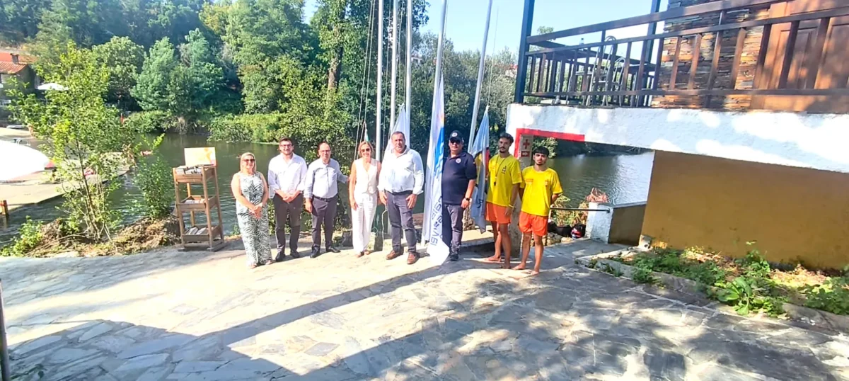 Hastear Da Bandeira Praia Fluvial De Côja