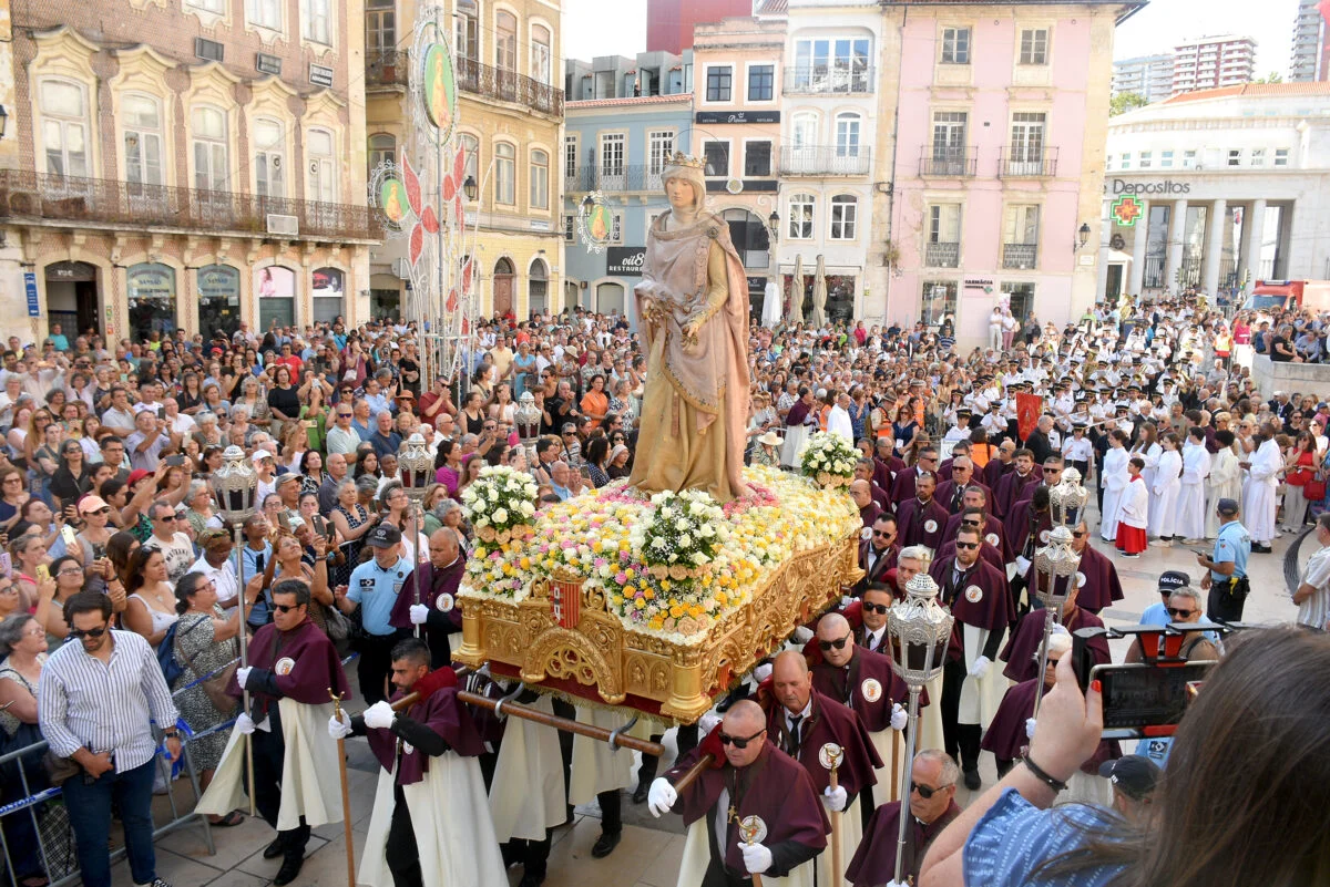 Saida Rainha Santa De Santa Cruz Procissão