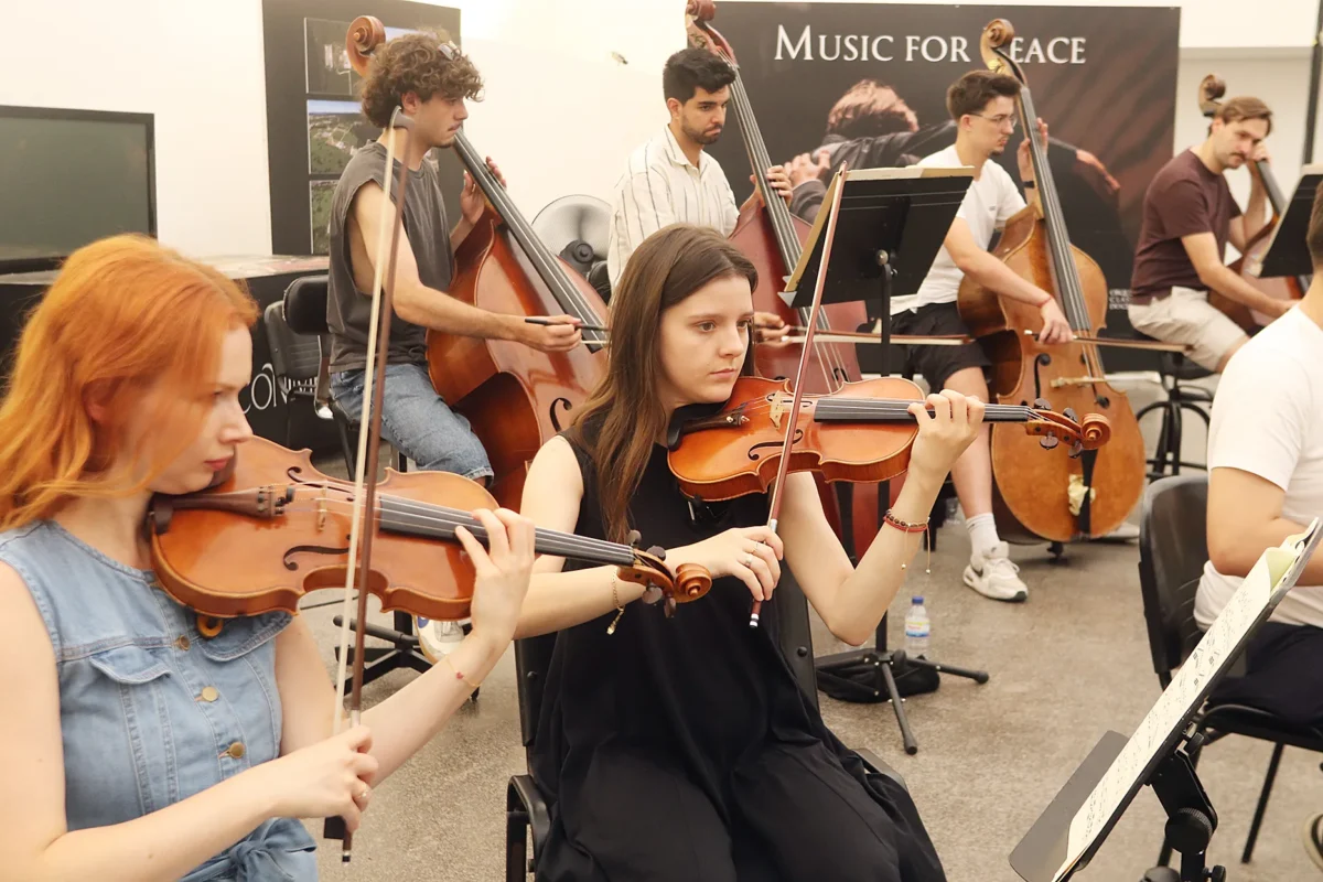 Sara Violinista Mima